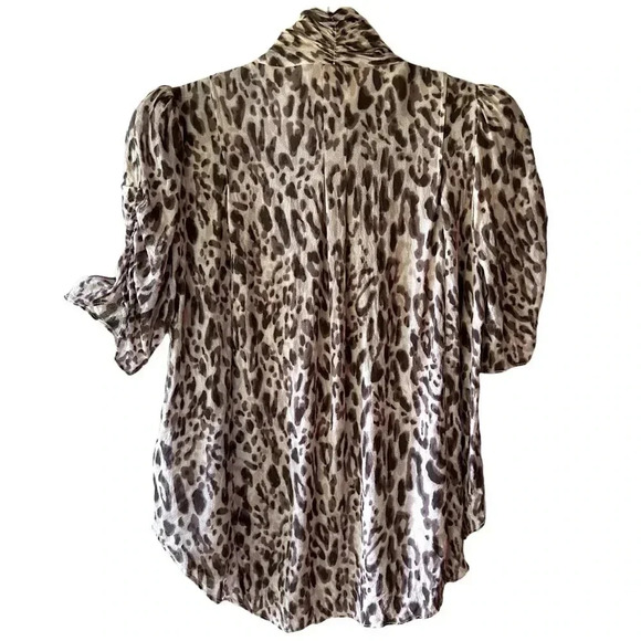 MaEVe | ANIMAL PRINT SHORT SLEEVE BLOUSE PLEATS BUTTON UP NECK | SIZE: 4 - Picture 7 of 12